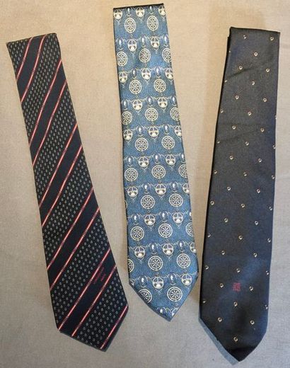 null ARNYS, GIVENCHY, LONGCHAMP

Lot de trois cravates en soie à motifs divers et...
