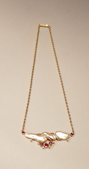  COLLIER maille "corde" en or jaune 750MM centré d'une rare et longue perle d'eau...