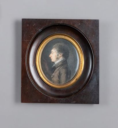 null Ecole XIXème siècle

Portrait d'homme de profil en redingote grise

Miniature...
