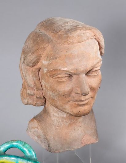 null FREMINVILLE

Buste de femme

Terre cuite signée en creux

Haut : 29 cm (égr...