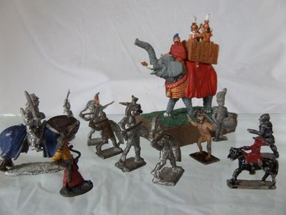 null Figurines métal pour Wargames: lot de quinze pièces, plusieurs non peintes et...