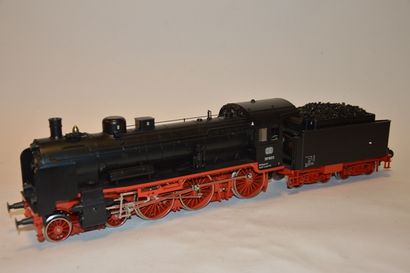 null MÄRKLIN moderne I réf 5797, locomotive, P8, type 230, tender 4 axes, noire,...