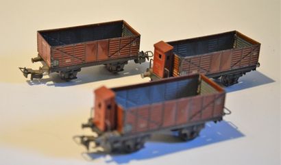 null MÄRKLIN (3) wagons marchandises, 2 axes, 8.5cm, brun : 371/3 ouvert, cabine...