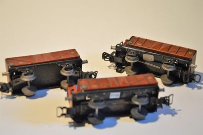 null MÄRKLIN (3) wagons marchandises, 2 axes, 8.5cm, brun : 371/3 ouvert, cabine...