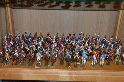 null STARLUX/DEL PRADO: important ensemble de 127 cavaliers en plomb du 1er Empire....