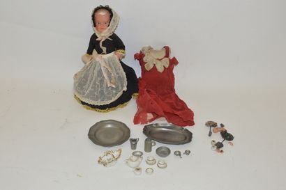 null Varia accessoires de poupée : poupée folklorique, coprs de poupée, petits objets...