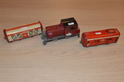 null Rame en O : loco diesel, 2 wagons

- Rivarossi locotracteur B en rouge

- Hafner...