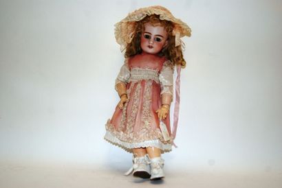 null Girl doll, DEP T 6, blond wig, brown sleeping eyes, beautiful antique clothes,...