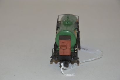 null MARKETLINE 314.BP.1 (1950/51) wagon citerne peint en vert BP, cabine de serre-freins,...
