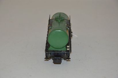 null MARKETLINE 314.BP.1 (1950/51) wagon citerne peint en vert BP, cabine de serre-freins,...