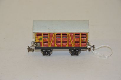 null MÄRKLIN 386.1 (1939) wagon 2 axes, transport de vollailes, en rouge lignes jaunes,...
