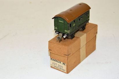 null MÄRKLIN 390.1 (1939), wagon fourgon, vert, toit à lanterneau brun, 2 axes, une...