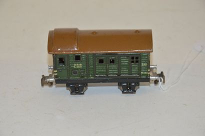 null MÄRKLIN 390.1 (1939), wagon fourgon, vert, toit à lanterneau brun, 2 axes, une...