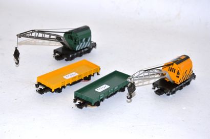 null MÄRKLIN (4) 2x wagons grues avec wagon plat accompagnant :

- grue en jaune...