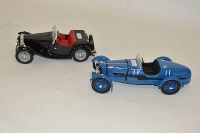 null (2) sports cars 1/18 :

- MG TC , black, made Road China, (E)

- 1934 Aston...