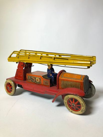 null Fire truck in lithographed sheet metal, made in Germany, dimensions: 25 X 12...