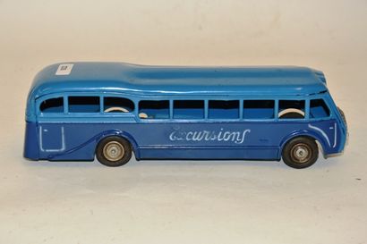 null CIJ, France, autocar en tôle bleu deux tons, mécanique, "excursion", 1938, en...