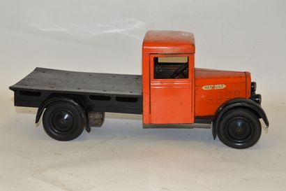 null CIJ, RENAULT flatbed truck, orange and black sheet metal, mechanical engine,...