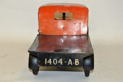 null CIJ, RENAULT flatbed truck, orange and black sheet metal, mechanical engine,...