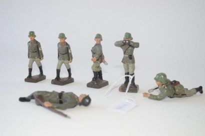 null LINEOL (6) German soldiers various attitudes (G)

- two grenade launchers, one...