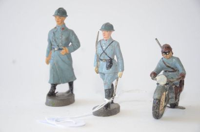 null ELASTOLIN French Army (3);(G)

- a motorcycle with a driver

- two merchant...