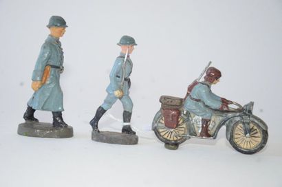 null ELASTOLIN French Army (3);(G)

- a motorcycle with a driver

- two merchant...