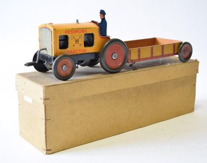 null HESS ref 1047, Hessmobil tractor and trailer, in yellow sheet metal, driver...