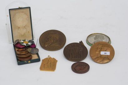 null Lot (16) de médailles et décorations divers, Belgique