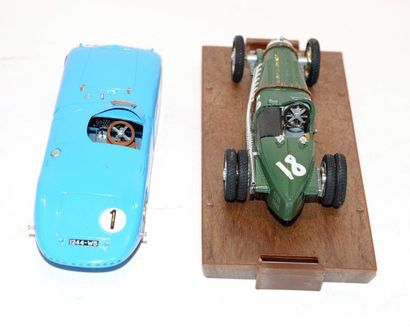 null (2) STARTER , 1 Bugatti 57 Le Mans de 1939 en résine bleue et BRUMM 1 Bugatti...