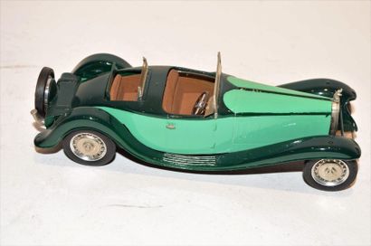null WESTERN MODELS, Bugatti type 41 Royale (Esders) de 1931 en métal vert 2 tons....
