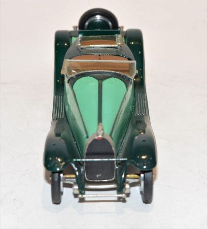 null WESTERN MODELS, Bugatti type 41 Royale (Esders) de 1931 en métal vert 2 tons....