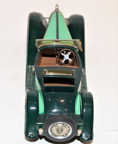 null WESTERN MODELS, Bugatti type 41 Royale (Esders) from 1931 in 2-tone green metal....