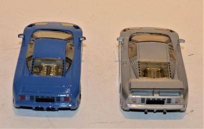 null (2) PROVENCE MOULAGE, 2 Bugatti type EB 110 in blue plastic for one and metal...