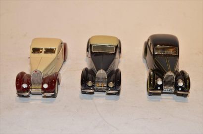 null (3) VROOM, 1 Bugatti Type 57 Gangloff from 1939 in cream and burgundy resin,...