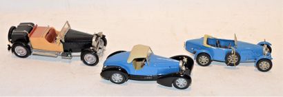 null (3) METAL 43 WM, 1 Bugatti type 43 Graber de 1927 en métal bleu et capote beige,...