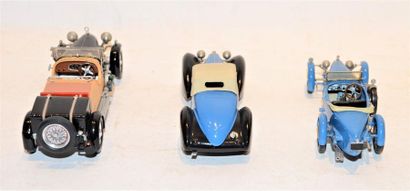 null (3) METAL 43 WM, 1 Bugatti type 43 Graber de 1927 en métal bleu et capote beige,...
