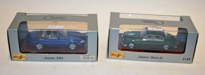 null MAISTO, 1 Jaguar XK 8 convertible blue and 1 Jaguar MK 2 green. 1/43rd (M+B...