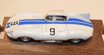 null BRUMM series ORO Jaguars (4): 2 blue D-Types, one yellow and one white. Metal....
