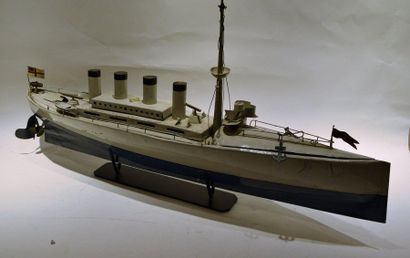 null GERMANY big torpedo boat in painted sheet metal, four chimney, electric motor,...