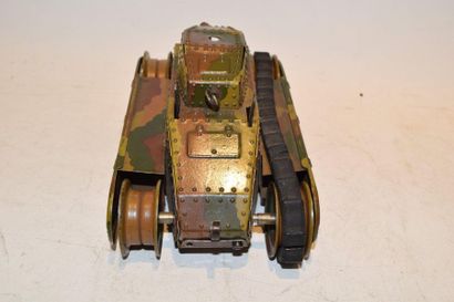 null MÄRKLIN, Germany, circa 1936/1939. Very beautiful mechanical tank in lithographed...
