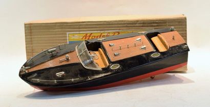 null JAPAN, Model Boat, speedboat, battery, two electric motors, in black and red...