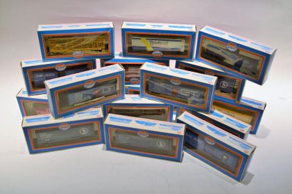 null MODEL POWER, HO scale, (17) American freight car (MB)