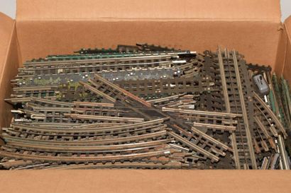 null TRIX important three-rail track network on cardboard sleepers, 1950s) switches,...