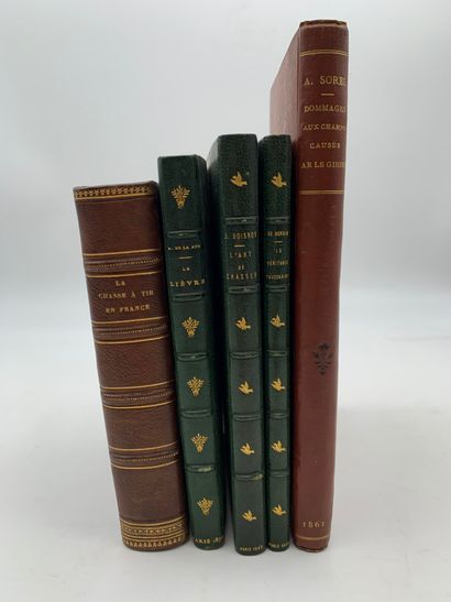 null Lot of 5 volumes on hunting including :

MORAIS C. de

The True Falconer

Paris,...