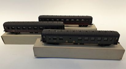 null French quality manufacturing probably SMCF (3) mainline cars, new PLM in box

-...