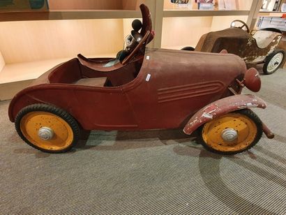 null French made, pedal car, in red sheet metal, Renault racing style of the 30's,...