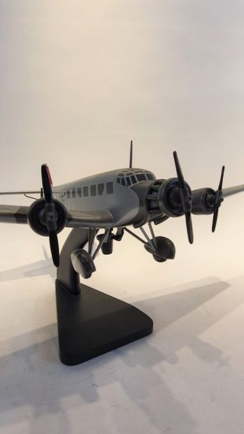 null Superb wooden model of a Lufthansa airliner (Junker 52) year thirty (M)