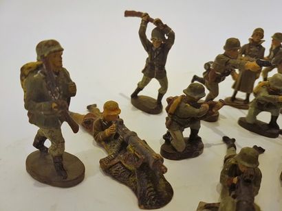 null ELASTOLIN (15) soldats de Whermacht au combat (M&G)