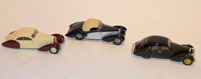null (3) VROOM, 1 Bugatti Type 57 Gangloff de 1939 résine crème et bordeau, 1 Bugatti...
