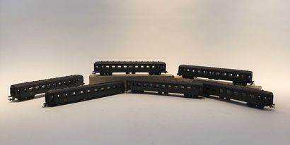 null French quality manufacturing (6) main line cars, 4 axles, new SNCF in original...